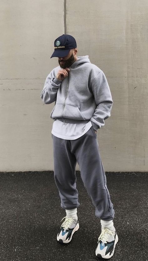 Sweats Outfits Men, Men Sweatsuit Outfit, Yeezy Winter Outfit, Essential Hoodie Outfit Men, Mens Sweatsuit Outfits, Joggers Men Outfit Casual Street Styles, Waverunner Outfit, Oversized Joggers Outfit, Sweatsuit Outfit Men