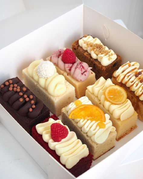 Small Cake Shop, Financier Cake, Cursed Cakes, Mini Loaf Cakes, Bake Sale Packaging, Dessert Packaging, Desserts Vegan, Tea Party Food, Dessert Boxes