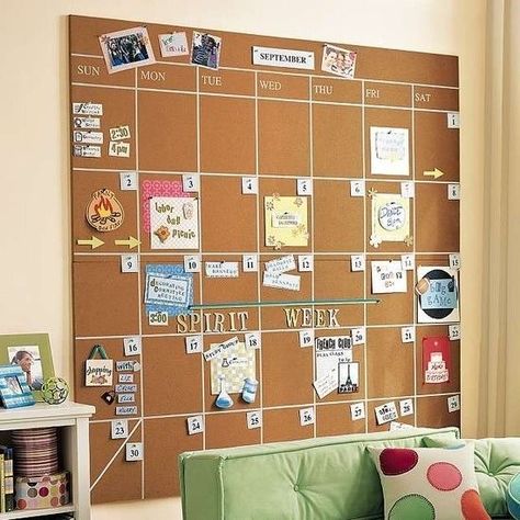 Cuter way to plan out ur life in college or even high school Corkboard Calendar, Teenage Bedroom Decorations, Zimmer Diy, Dorm Diy, Dorm Room Diy, Dorm Room Organization, Teenage Bedroom, College Dorm Rooms, Decor Minimalist