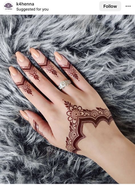 Minimalist Mehndi Designs, Minimalist Mehndi, Backhand Mehndi Designs, Henna Styles, Eid Mehndi, Finger Henna Designs, Tato Henna, Eid Mehndi Designs, Mehndi Designs For Kids