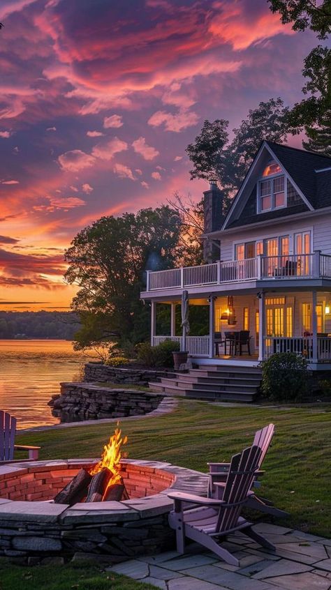 Dream House On Lake, New England Waterfront Homes, House With Lake In Backyard, Homes On The Lake, House Lake View, Lake Home Aesthetic, Cottage On A Lake, Cottage Core Lake House, Lake Houses Exterior Cottages