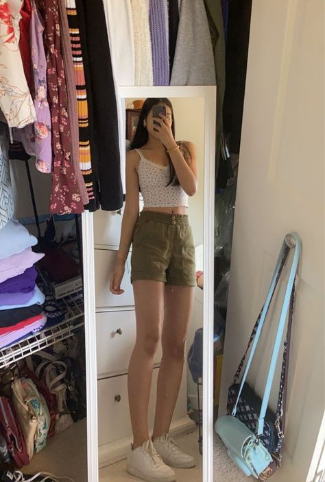 Army Green Shorts Outfit Summer, Summer Outfits Green Shorts, Outfits With Green Cargo Shorts, How To Style Green Cargo Shorts, Green Denim Shorts Outfit, Green Cargo Shorts Outfits Women, Green Shorts Outfit Aesthetic, Green Short Outfits, Army Green Shorts Outfit