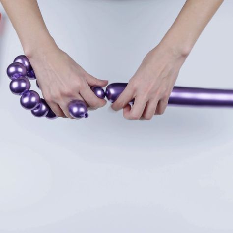 How to make Bubble chain by modeling balloon.✨🎈✨🎈✨🎈✨🎈✨🎈 . . . Become a Pro Balloon Artist @idamevents 🎈 . www.idamballoons.co.uk . . .… Diy Pearl Balloon Strands, Balloon Beads Diy, How To Make Pearl Balloon Strands, Balloon Pearl Strands, Balloon Chain Diy, Balloon Pearls, Pearl Balloon Garland, Balloon Beads, Balloon Topiary