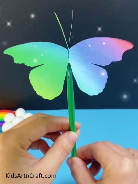 Pretty Paper-Straw Butterfly Step-by-step Craft Tutorial For Kids Check more at https://www.kidsartncraft.com/paper-straw-butterfly-craft-tutorial/ Straw Butterfly, Butterfly Craft, Butterfly Crafts, Craft Tutorial, Paper Straws, Recycled Crafts, Step By Step, Straw, Recycling