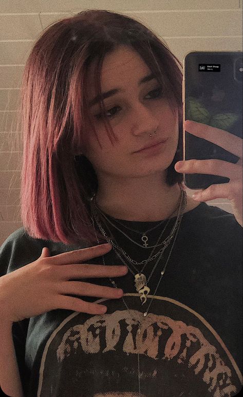 Pink Hair No Bleach, No Bleach Red Hair, Dark Pink Hair Aesthetic, Hair Color No Bleach, No Bleach Hair Dye For Dark Hair, Y2k Mirror Selfie, Red Hair No Bleach, Y2k Mirror, Bleach Hair Dye