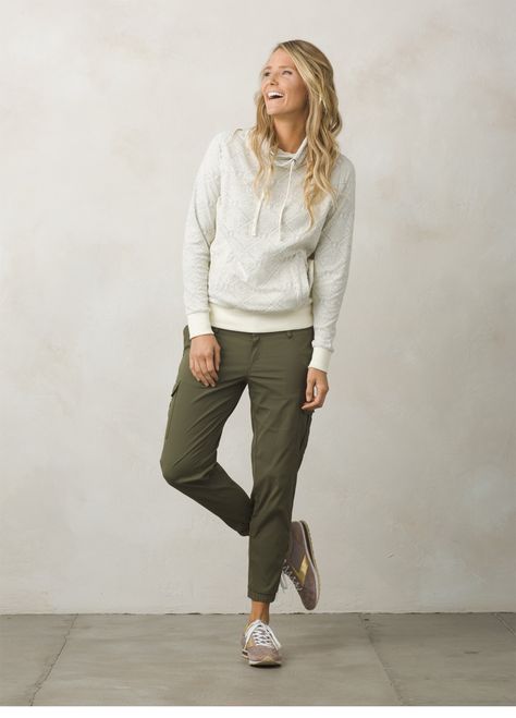 Green Joggers Outfit, Camping Outfits For Women, Safari Outfits, Wear To Work Dress, Joggers Outfit, Camping Outfits, Athleisure Outfits, Fashion Tips For Women, Hiking Outfit