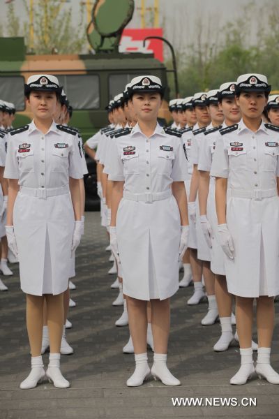 Females Chinese Navy Uniforms Chinese Parade, Female Navy, Chinese Navy, Military Dress Uniform, English Army, Navy Uniform, Fashion Dream Job, Navy Uniforms, Women's Uniforms