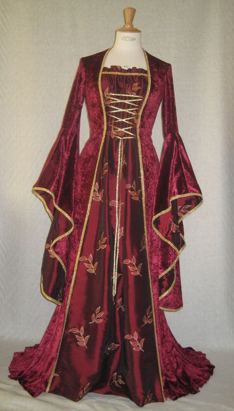 Red and Gold dress Red Gothic Dress, Red And Gold Dress, Medieval Wedding Dress, Goth Costume, Medieval Wedding, Larp Costume, Look Plus Size, Medieval Costume, Goth Dress