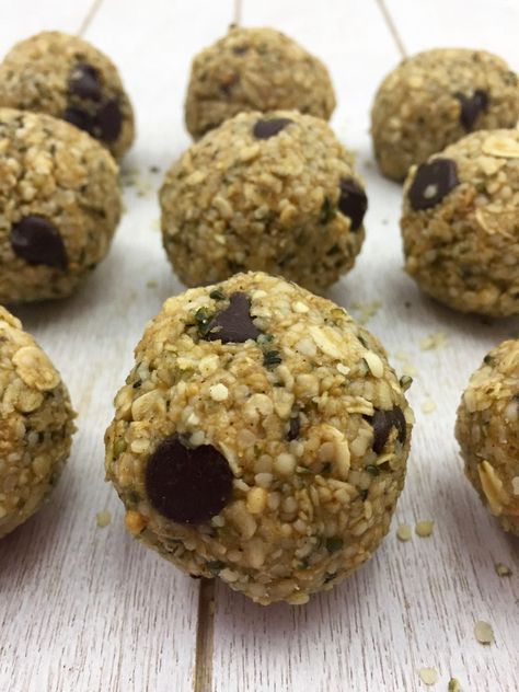 Hemp Heart Protein Balls Protein Balls With Hemp Hearts, Hemp Heart Energy Balls, Hemp Heart Protein Balls, Hemp Protein Balls, Seed Protein Balls, Raw Snacks, Hemp Protein Powder, Protein Balls Recipes, Preworkout Snack