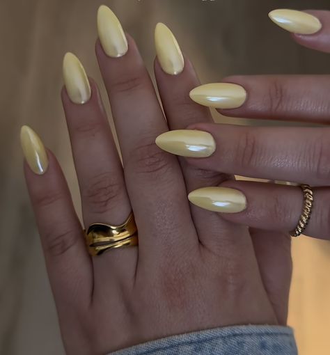 Pearl Yellow Nails, Yellow Metallic Nails, Nails Ideas Oval, Yellow Gold Nails, Wedding Guest Nails Ideas, Yellow Nails Ideas, Bright Yellow Nails, Yellow Chrome Nails, Wedding Guest Nails