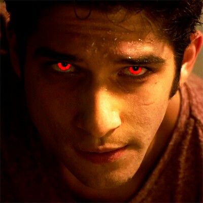 I love that eye glow, every time I see it I get a chill down my back Scott Mccall Alpha, Teen Wolf Eyes, Werewolf Eyes, Tyler Garcia Posey, Teen Wolf Werewolf, Alpha Werewolf, Teen Wolf Scott, Wolf Eyes, Teen Wolf Funny