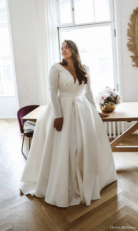 Figure Flattering Wedding Dress, November Wedding Dresses, Prom Dress Simple, Flattering Wedding Dress, Modest Prom Dress, Mikado Wedding Dress, Different Dress Styles, Boho Robes, Simple Satin