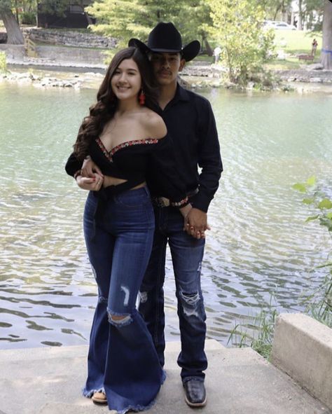 Matching Couples Outfits, Takuachita Outfits, Matching Outfits For Couples, Takuache Girl Outfits, Vaquera Outfits, Fashion Week Aesthetic, Couple Outfits Matching, Outfits For Couples, Foto Cowgirl