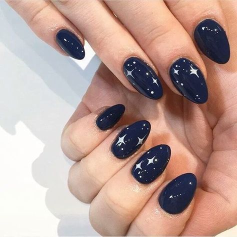 Galaxy nails, galaxy nail designs, and galaxy nail art for a gorgeous manicure Blue Christmas Nails, Nail Art Noel, Navy Nails, Dark Blue Nails, Navy Blue Nails, Witchy Nails, Galaxy Nails, Smink Inspiration, Her Nails