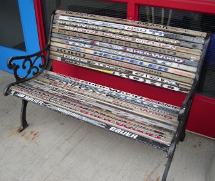 Somewhere on pinterest there's a bench just like this except the sides are white and most of the hockey sticks are black. That's my favourite version but the design itself is a great idea. It's easy to build and offers a strong contrast of old and new, assuming the hockey sticks are in decent shape. Hockey Stick Furniture, Hockey Diy, Bench Diy, Hockey Sticks, Diy Bench, Memorial Garden, Upcycle Projects, Hockey Stick, Old And New