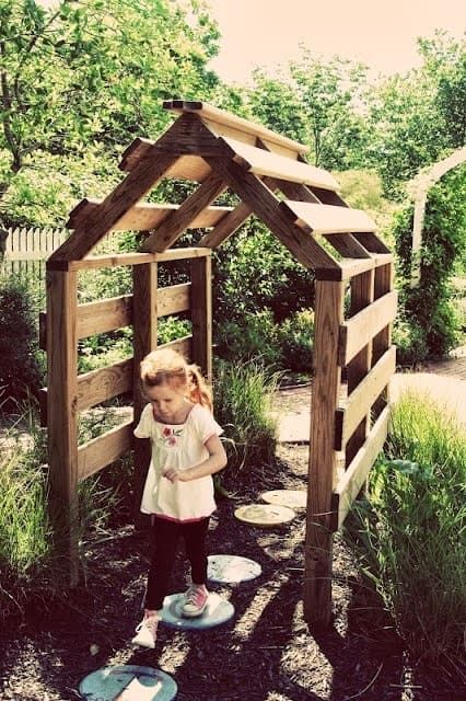 Pallet Playhouse, Diy Playhouse, Outdoor Play Area, Garden Arbor, Children's Garden, Natural Playground, Pallet Garden, Outdoor Classroom, School Garden