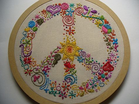 ♫ I've got one hand in my pocket and the other one is giving the peace sign ♫ | Miss Melmoth - an embroidered peace sign Needlepoint Stitches, Wooden Hoop, Embroidery Hoop Art, Hand Embroidery Patterns, Embroidery Inspiration, Ribbon Embroidery, Hand Embroidery Designs, Diy Embroidery, Hoop Art