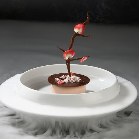 Luxury Food Plating, Asian Plated Desserts, Floating Dessert, Plated Desserts Fine Dining, Cherry Blossom Dessert, Chinese Fine Dining, Gastronomic Food, Japan Dessert, Michelin Food