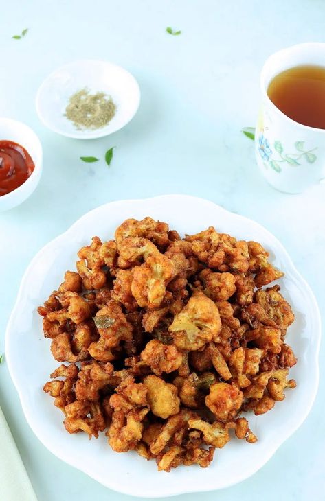 Easy Snack Appetizers, Gobi 65, Easy Indian Snacks, Bite Size Snacks, Cauliflower Dishes, Tea Time Food, Delicious Appetizer Recipes, Quick Easy Snacks, Tea Time Snacks