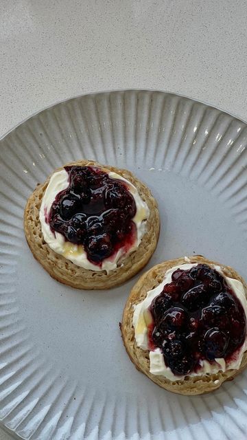 Blueberry Chia Jam, Blueberry Ricotta, Quick Easy Breakfast, Chia Jam, Fall Breakfast, Breakfast Toast, Crumpets, Weird Food, Quick And Easy Breakfast