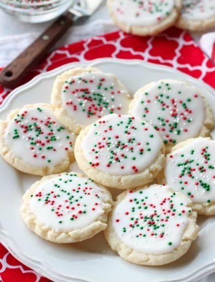 Christmas Meltaway Cookies (+ Video) - Dessert Now, Dinner Later! Flavored Icing, Cake Surprise, Sour Cream Cookies, Meltaway Cookies, Christmas Yummies, Italian Christmas Cookies, Cookie Videos, Brownie Desserts, Italian Christmas