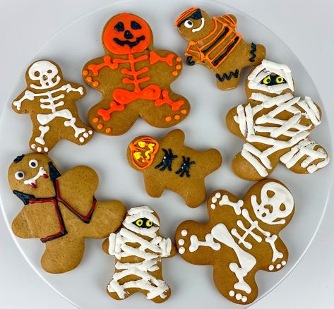 Halloween Gingerbread Men, Halloween Catering, Food Polls, Halloween Gingerbread, Pumpkin Gingerbread, Scary Christmas, Gingerbread People, Halloween Baking, Halloween Boys