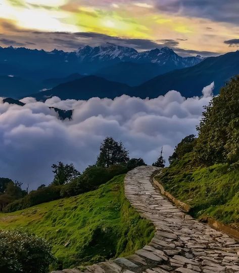 Uttarakhand Culture, India Beautiful Places, Travel India Beautiful Places, Path To Heaven, India Travel Places, Travel India, The Mountains Are Calling, Himachal Pradesh, Aesthetic Photography Nature