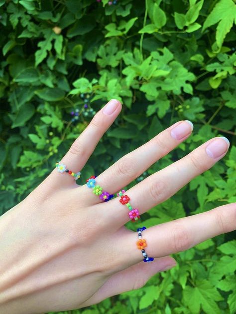 Beaded Daisy, Diy Beaded Rings, Making Bracelets With Beads, Flower Rings, Diy Ring, Indie Jewelry, Beaded Necklace Designs, Beaded Necklace Diy, Diy Bracelets Easy