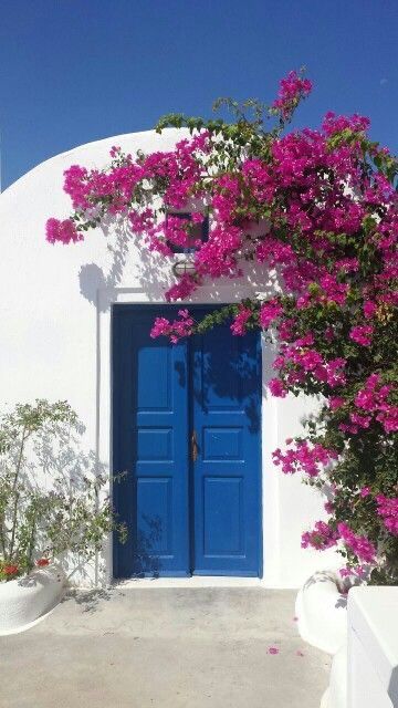 Travel to Greece 🇬🇷 Travel In Greece, Travel To Greece, Grecia Santorini, Santorini Grecia, Santorini House, Greek Decor, Blue Doors, Landscape Art Painting, Front Entrances