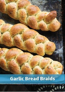 Pain à l'ail tressé individuel (recette) /  Individual garlic bread braids (recipe) Cornbread Bagels, Bread Braid Recipes, Bread Braids, Bread Braid, Bread Challah, No Carb Bread, Bread Quick, Bread Puddings, Hot Bread