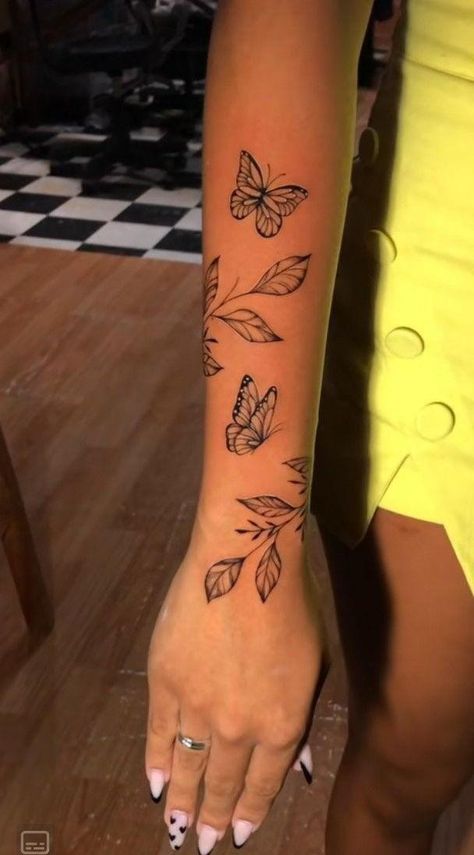 Simple Arm Tattoos For Women, Around Arm Tattoo, Cute Hand Tattoos, Flower Wrist Tattoos, Pretty Hand Tattoos, Writing Tattoos, Petite Tattoos, Tattoos For Black Skin, Dope Tattoos For Women