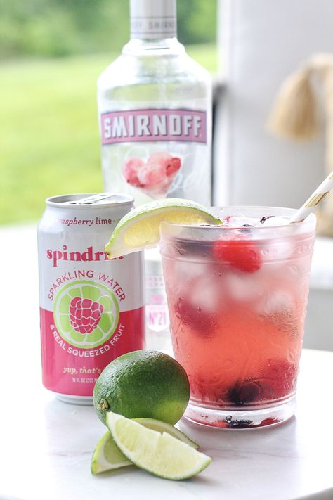 Low Calorie Summer Cocktail | BerryLime Spritzer Low Cal Alcoholic Drinks, Summer Beach Cocktails, Low Calorie Alcoholic Drinks, Smirnoff Raspberry, Low Cal Cocktail, Pomegranate Vodka, Vodka Mixed Drinks, Fruity Alcohol Drinks, Holiday Party Drinks