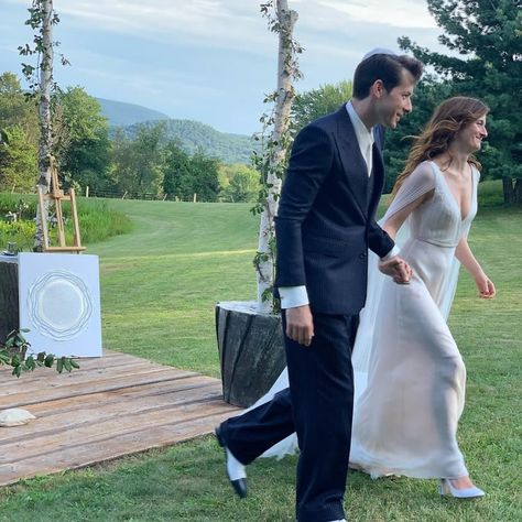 Mark Ronson & Grace Gummer (Meryl Streep's Daughter!) Officially Tie The Knot Meryl Streep Daughter, Samantha Ronson, Grace Gummer, Mick Jones, Katherine Schwarzenegger, Magazine Model, Cutest Couples, Elegant Bridal Gown, Mark Ronson