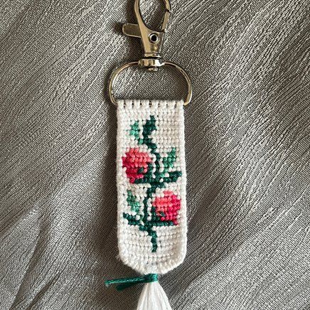 Alpha pattern #79426 | BraceletBook Thread Keychain Pattern, Embroidery Floss Keychain Patterns, Friendship Bracelet Keychain Pattern, Alpha Patterns Keychain, Alpha Keychain Pattern, Flower Alpha Pattern, Alpha Pattern Keychain, Friendship Bracelet Keychain, Alpha Keychain