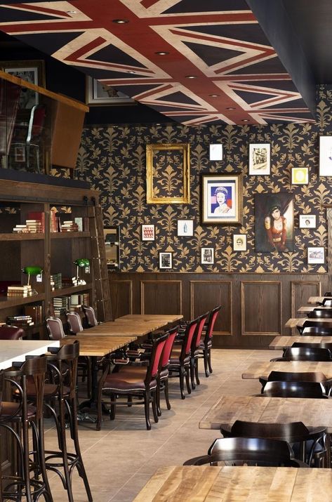 English Pub Interior, Irish Pub Interior, Basement Pub, Irish Pub Decor, Pub Interior Design, Restaurant Vintage, Irish Bar, Pub Interior, English Pub