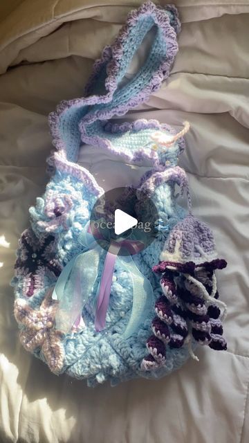 sun kissed stiches. on Instagram: "a special twist on the original ocean bag 🥰 notice the sea anemone 🤭  . . . #crochet #crochetbag #cutecrochet#crochetersofinstagram #oceancore #jellyfish" Crochet Jellyfish Bag, Crochet Ocean Theme, Ocean Bag Crochet, Crochet Sea Bag, Crochet Ocean Bag, Crochet Present Ideas, Crochet Bag Accessories, Crochet Bag Ideas, Ocean Crochet