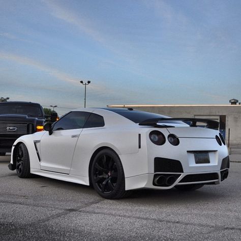 Nissan Gtr R35 Aesthetic, White Gtr R35, Nissan Gtr Aesthetic, White Nissan Gtr, Nisan Gtr, Nissan Gtr 35, Nissan Skyline R35, Nissan Gtr Wallpapers, Gtr 35