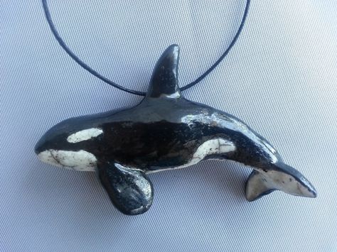 Pokemon Jewelry, Beautiful Beaded Jewelry, How To Make Clay, Orca Whales, Killer Whale, Pottery Crafts, Cute Clay, Ceramics Ideas Pottery, Killer Whales