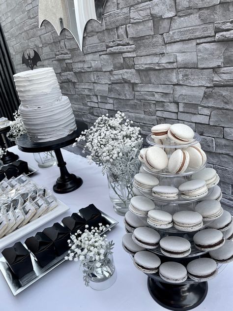 Black And White Party Decorations, Black Party Decorations, White Party Decorations, Sweet 16 Themes, Black And White Wedding Theme, White Desserts, Black White Parties, White Wedding Theme, Wedding Dessert Table