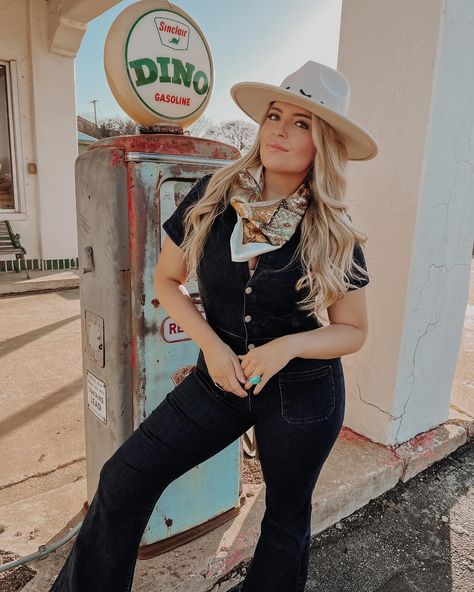 Burn it down 🔥 Western Boho Outfits Winter, Black Denim Jumpsuit Outfit, Denim Jumpsuit Outfit Fall, Country Grunge Outfits, Black Western Outfit, Denim Jumper Outfit, Western Jumpsuit, Jumpsuit Outfit Fall, Denim Jumpsuit Outfit