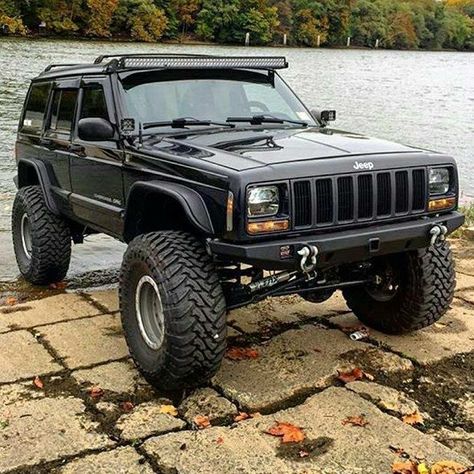 '97-'01 Jeep Cherokee XJ Modificaciones Jeep Xj, Pink Jeep Wrangler, Auto Jeep, Jeep Xj Mods, Aventador Lamborghini, Jeep Bumpers, Badass Jeep, Jeep Mods, Old Jeep