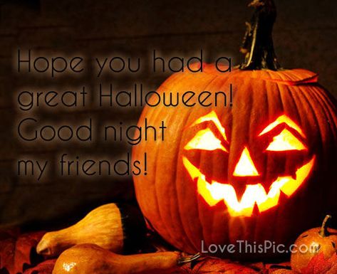 Halloween Films, Spooky Background, Halloween Animatronics, Kid Friendly Halloween, Halloween Memes, Scary Halloween Decorations, Halloween Horror Nights, Halloween Quotes, Halloween Backgrounds