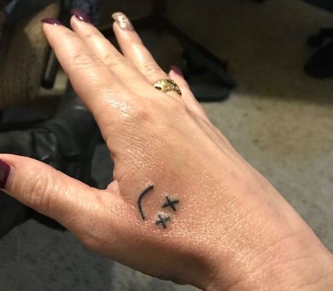 Smiley Face Tattoo, One Direction Tattoos, Jess Conte, Stick Poke Tattoo, Harry Styles Tattoos, Fan Tattoo, Inspiration Tattoos, Small Tattoos Simple, Cute Tiny Tattoos