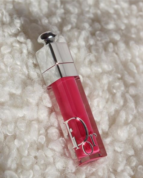 Gloss Dior, Dior Addict Lip Maximizer, Dior Lipgloss, Lip Gloss Shades, Lip Oils, Dior Addict Lip, Dior Beauty, Dior Addict, Pink Shade