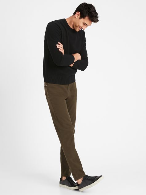 BRUSHED TRAVELER: A cozy update to our best-selling Traveler pant, this version is made Italian stretch cotton moleskin, so it has a flannel-like finish.  ATHLETIC TAPERED FIT: Not just for athletes, this fit is designed to deliver a modern, slim fit for those who like a little more room through the seat and thigh.  Zip fly with button closure.  Belt loops.  Five-pocket styling.  Tapered Fit: Mid-rise.  Extra room through the seat and thighs.  Tapered leg.  Slim leg opening measures 6. 75" flat. Skater Business Casual Men, Straight Leg Pants Outfit Winter, Men Athletic Style, Men Teacher Outfits High School, Redbull Outfits, Mens Work Fashion, Mens 40s Fashion, Dark Outfits Men, Mens Athleisure Outfits