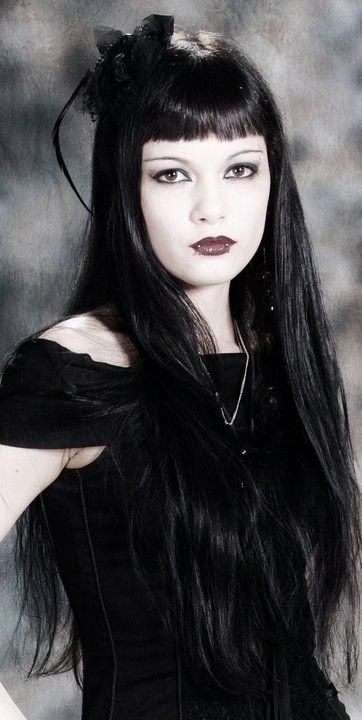 Mopey Goth, Dark Wave Fashion, Gothic Makeup Looks, 60s Goth Fashion, Vampy Outfit, Mopey Goth Outfits, Victorian Zombie, 80s Goth Hair, Vamp Fashion