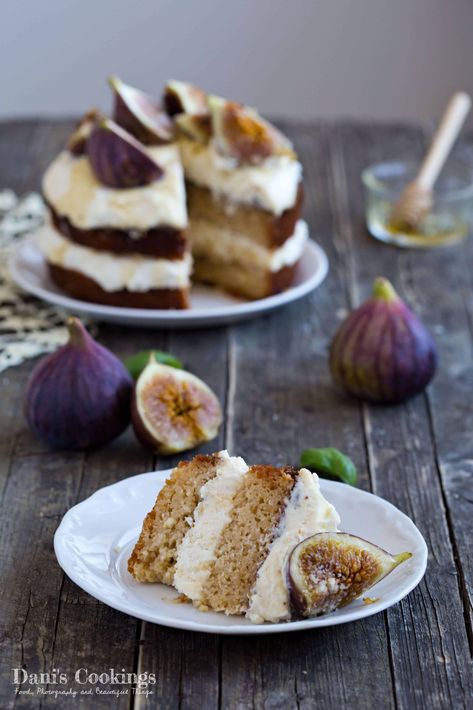 Honey Cake with Ricotta frosting and Figs Greek Honey Cake, Fig And Ricotta, Ricotta Frosting, Layered Cakes, Fig Cake, Ricotta Cake, Fig Recipes, Fall Cakes, Honey Cake