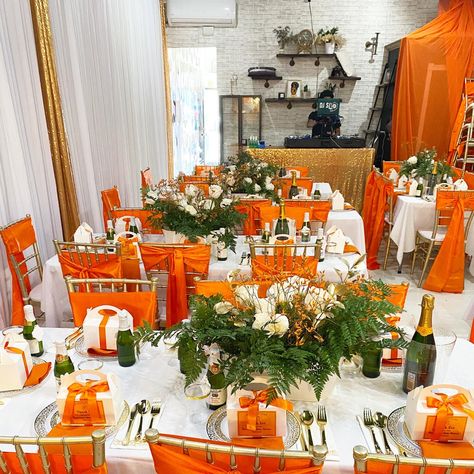 Champagne Bucket Centerpiece, White Rose Centerpieces, Bucket Centerpiece, Orange Centerpieces, Veuve Cliquot, Paper Flower Centerpieces, Shower Cream, Orange Table, Champagne Bucket