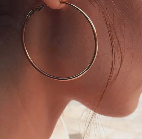 Hoops Aesthetic, Large Gold Hoop Earrings, Hoop Earrings Aesthetic, Derry Girls, Maddy Perez, Aesthetic Doctor, Earrings Aesthetic, Hoop Earring Sets, Gold Hoop