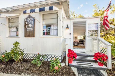 Vintage Florida Aesthetic Home, Old Florida Cottage, Beach Cottage Chronicles, Florida Cottage Interior, Old Florida Aesthetic, Old Florida Decor Interior Design, Vintage Florida Aesthetic, Vintage Florida Decor, Beach Cottage Aesthetic